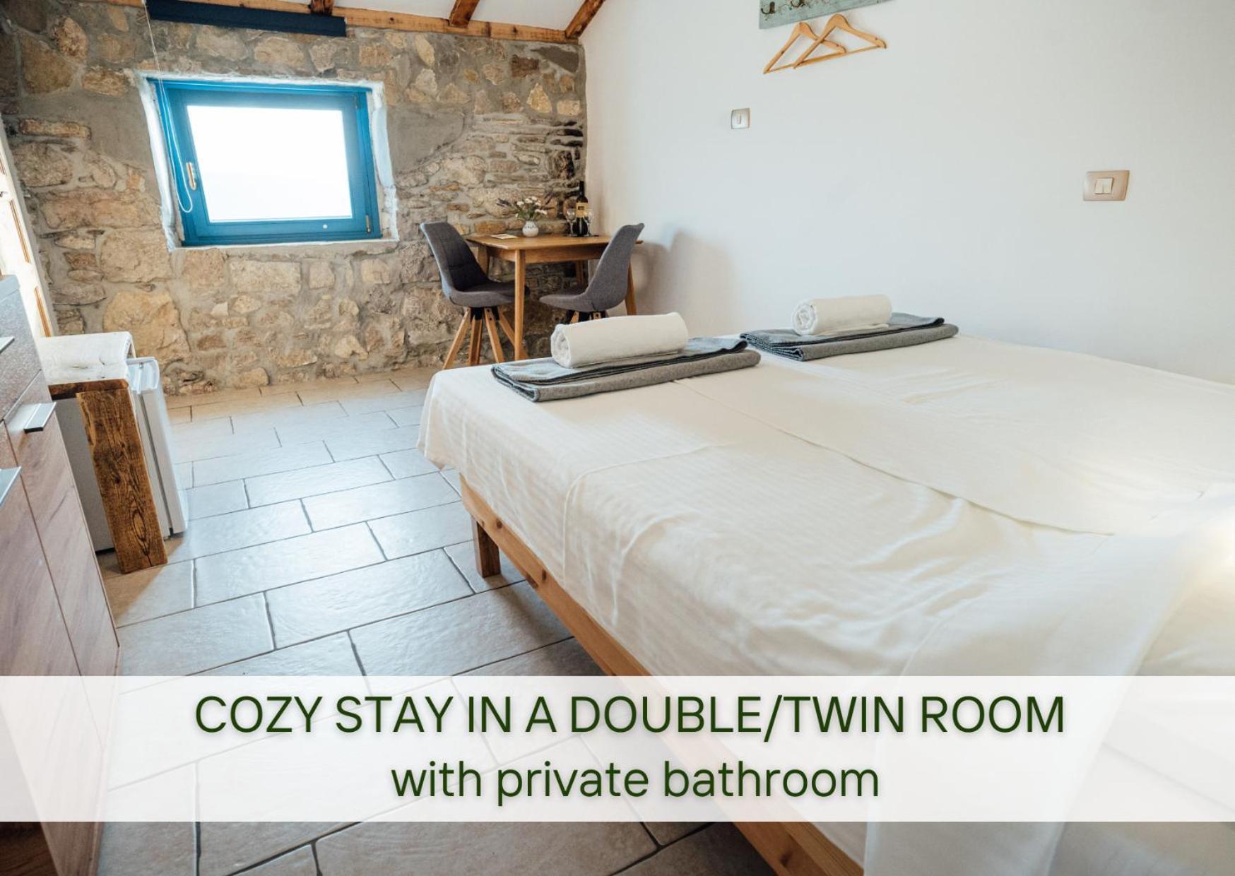 Guesthouse Kamniti Rob Crni Kal Екстер'єр фото
