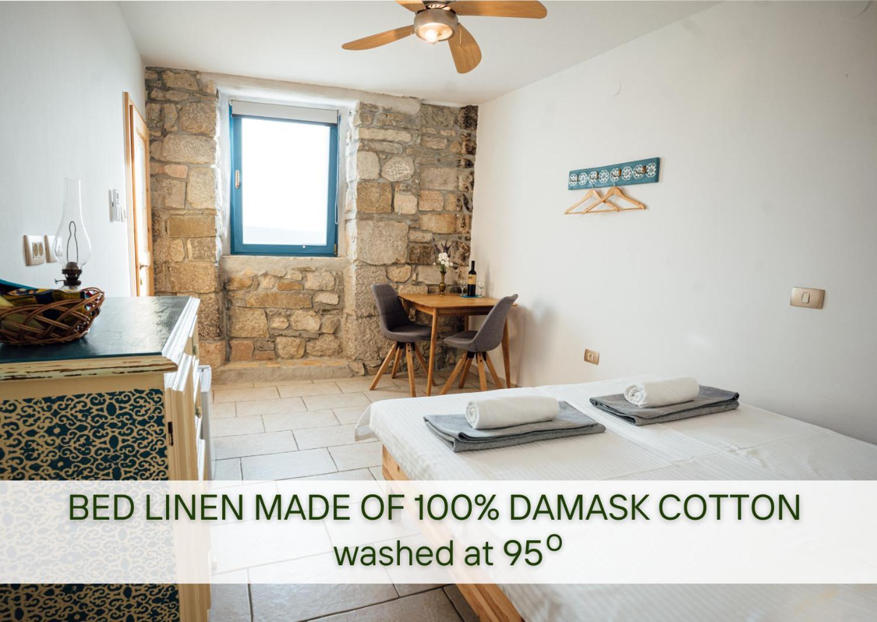 Guesthouse Kamniti Rob Crni Kal Екстер'єр фото